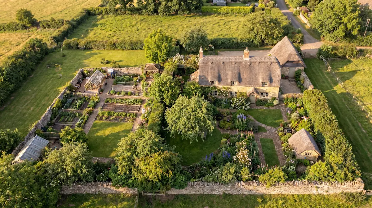 Cottage garden oblique aerial photography — Skyline Drone Services